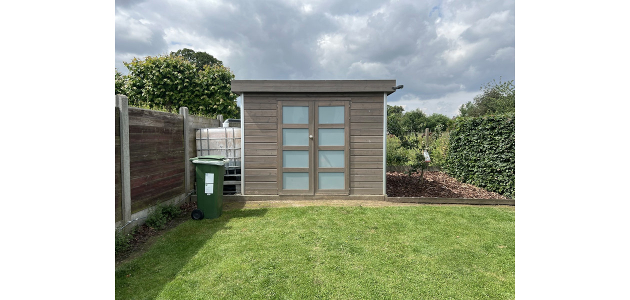 MAISON FAMILIALE MODERNE AUX FINITIONS UNIQUES AVEC JARDIN MAGNIFIQUEMENT PAYSAGER. ZONE TRANQUILLE