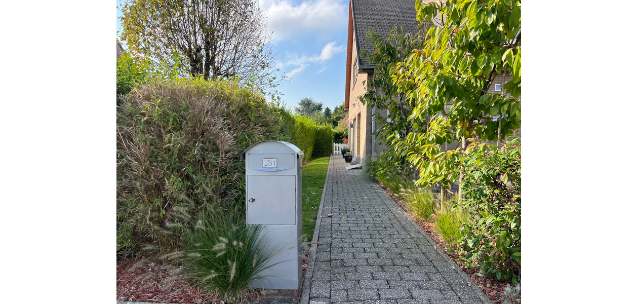 INSTAPKLARE HOB, 4 SLAAPKAMERS , TUIN , GARAGE