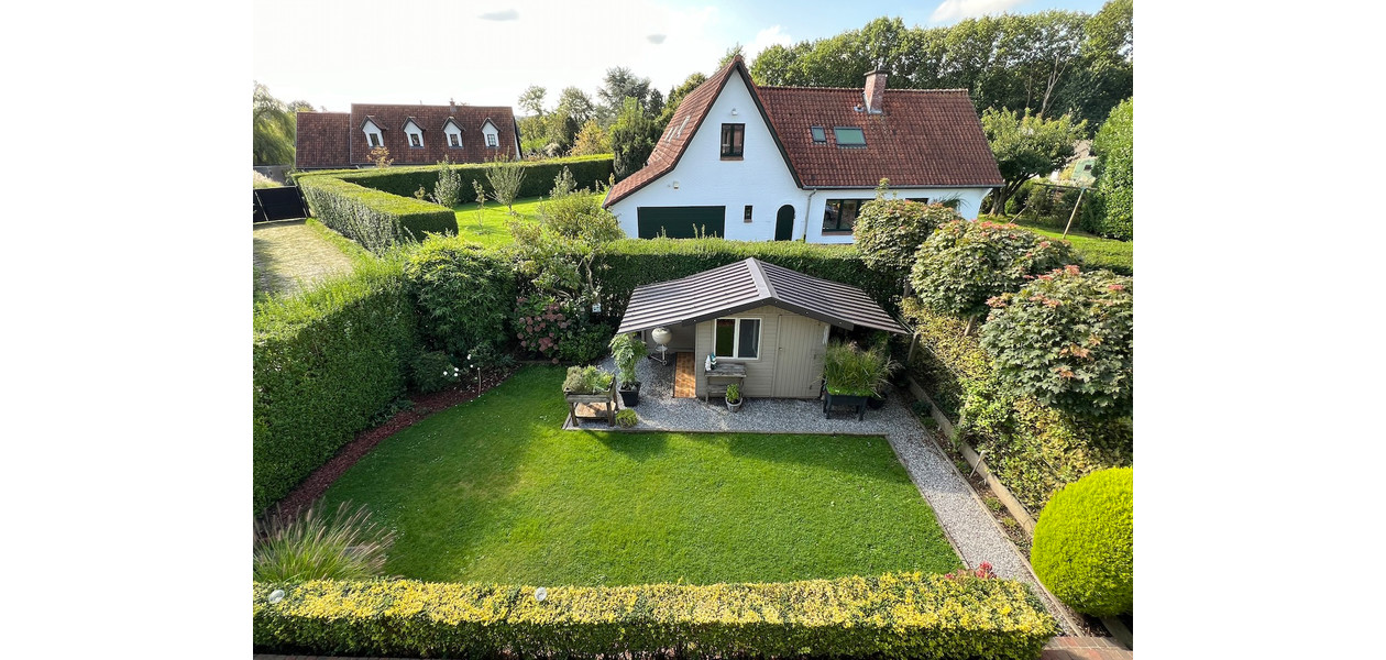 INSTAPKLARE HOB, 4 SLAAPKAMERS , TUIN , GARAGE