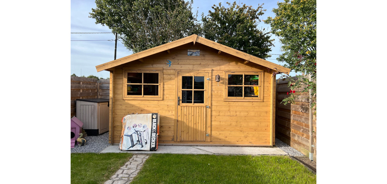 PRACHTIG GERENOVEERDE HALF OPEN BEBOUWING - 2 SLAAPKAMERS - TUIN - GARAGE