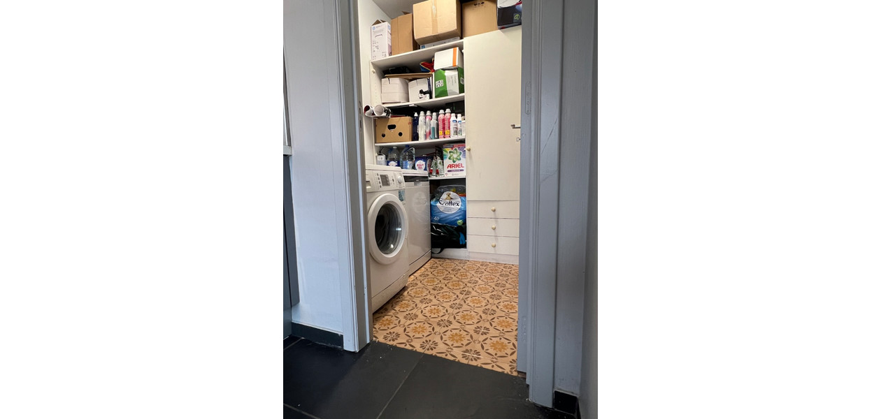 VERNIEUWD RUIM APPARTEMENT NABIJ CENTRUM GENT - 2 SLAAPKAMERS