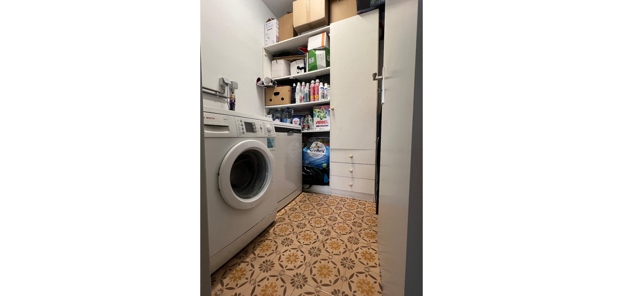 VERNIEUWD RUIM APPARTEMENT NABIJ CENTRUM GENT - 2 SLAAPKAMERS