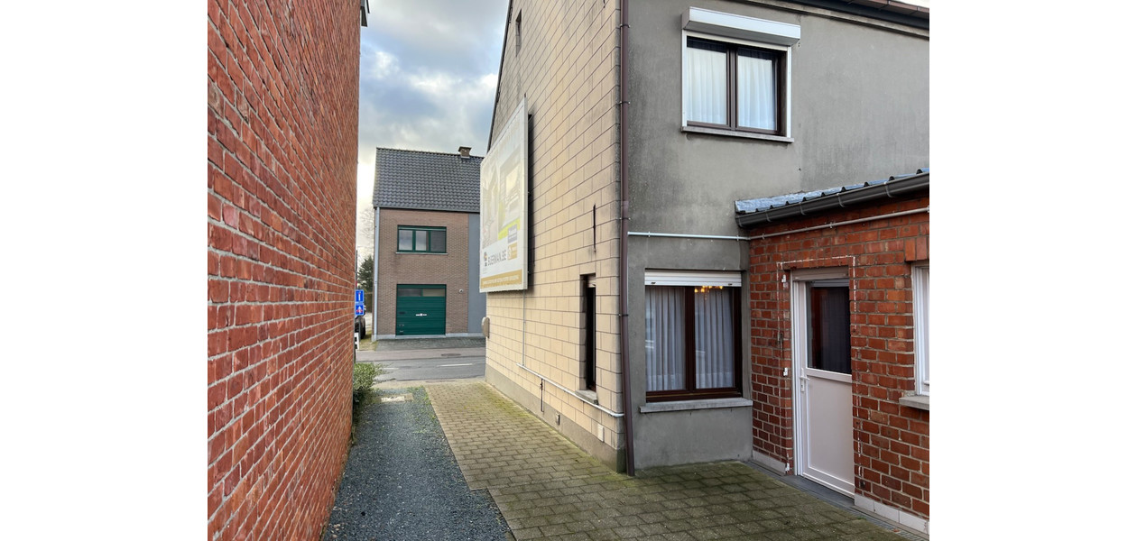 MAISON TROIS FAÇADE FAMILIALE SPACIEUX AVEC 3 CHAMBRES - GARAGE ET  IMMENSE JARDIN