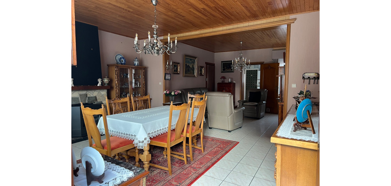 MAISON TROIS FAÇADE FAMILIALE SPACIEUX AVEC 3 CHAMBRES - GARAGE ET  IMMENSE JARDIN