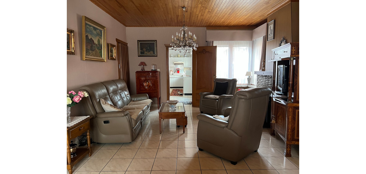 MAISON TROIS FAÇADE FAMILIALE SPACIEUX AVEC 3 CHAMBRES - GARAGE ET  IMMENSE JARDIN