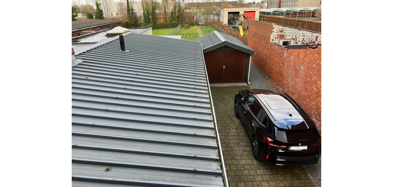 RUIME HOB MET 3 SLAAPKAMERS - GARAGE EN IMMENSE TUIN.