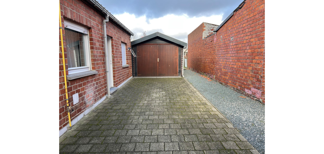 RUIME HOB MET 3 SLAAPKAMERS - GARAGE EN IMMENSE TUIN.