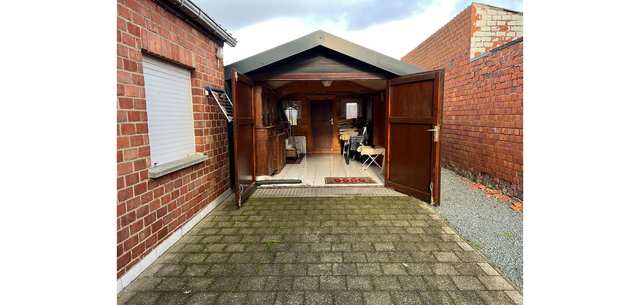 MAISON TROIS FAÇADE FAMILIALE SPACIEUX AVEC 3 CHAMBRES - GARAGE ET  IMMENSE JARDIN