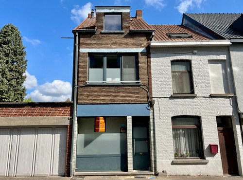 GEZELLIGE FAMILIALE WONING IN VOLLE CENTRUM, RUSTIG GELEGEN