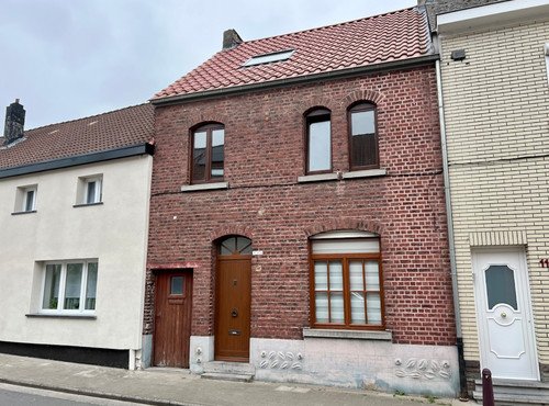 HEEL RUIME GEZINSWONING MET 3 SLPKMRS, ZIJ-INGANG EN TUIN