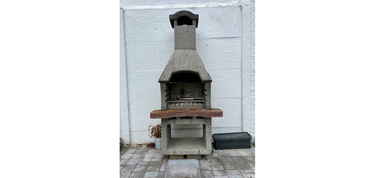 HEEL RUIME GEZINSWONING MET 3 SLPKMRS, ZIJ-INGANG EN TUIN