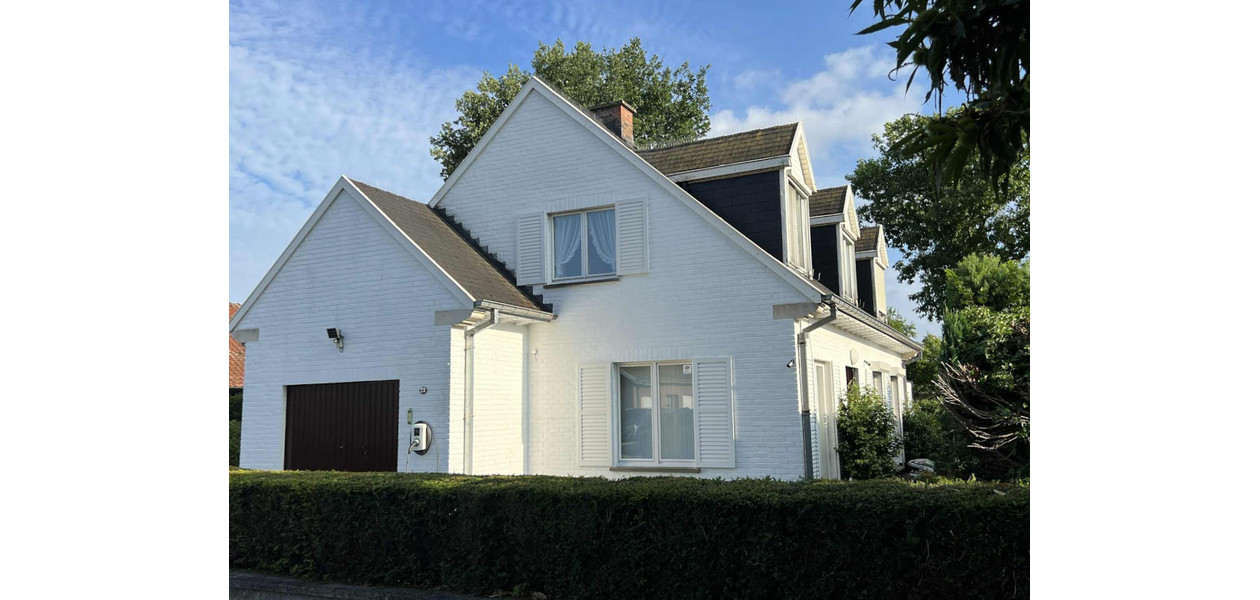 UNIEK GELEGEN VILLA OP CA 9 ARE, 4 SLAAPKAMERS - GARAGE - UITERST RUSTIG GELEGEN