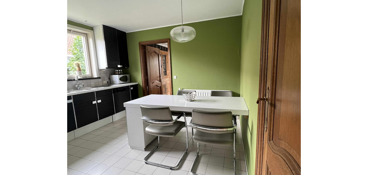UNIEK GELEGEN VILLA OP CA 9 ARE, 4 SLAAPKAMERS - GARAGE - UITERST RUSTIG GELEGEN
