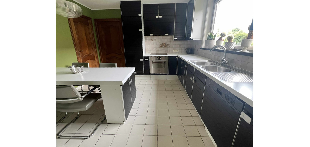 UNIEK GELEGEN VILLA OP CA 9 ARE, 4 SLAAPKAMERS - GARAGE - UITERST RUSTIG GELEGEN