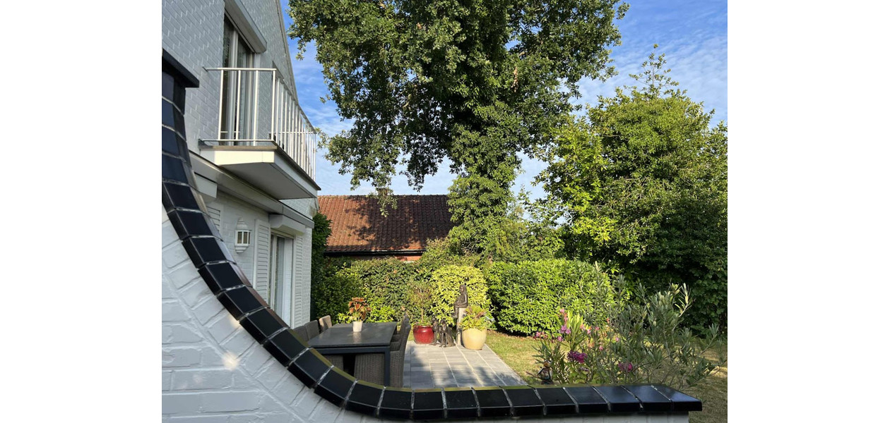 UNIEK GELEGEN VILLA OP CA 9 ARE, 4 SLAAPKAMERS - GARAGE - UITERST RUSTIG GELEGEN