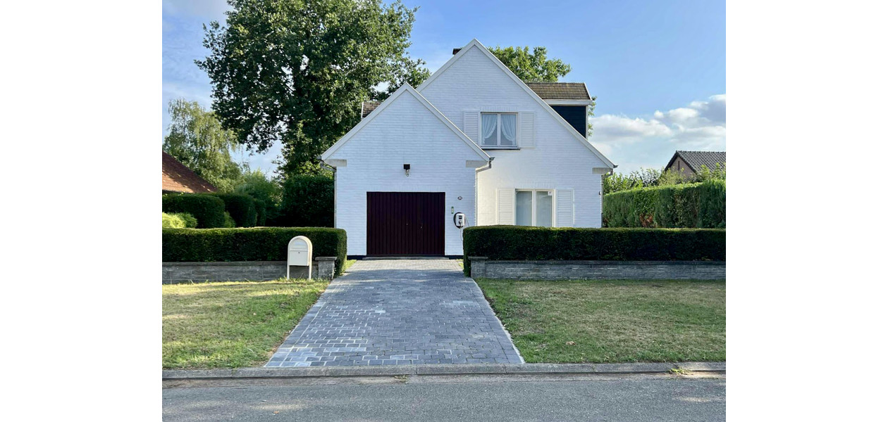UNIEK GELEGEN VILLA OP CA 9 ARE, 4 SLAAPKAMERS - GARAGE - UITERST RUSTIG GELEGEN