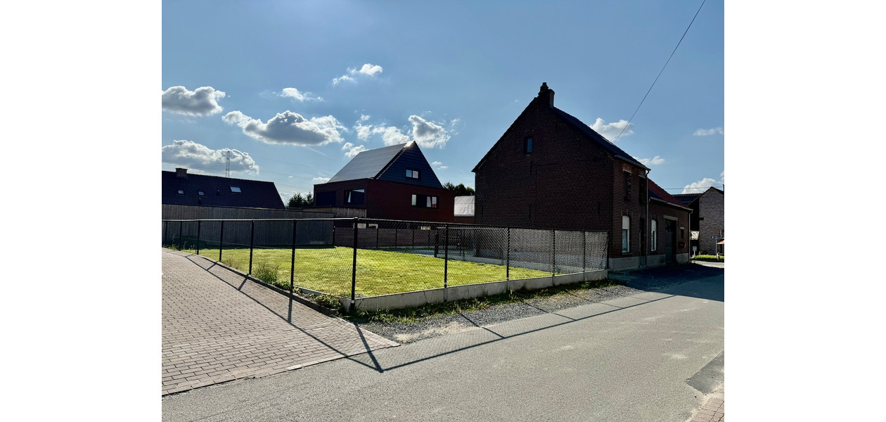 UNIEK TE RENOVEREN LANDHUIS MET ONEINDIGE MOGELIJKHEDEN
