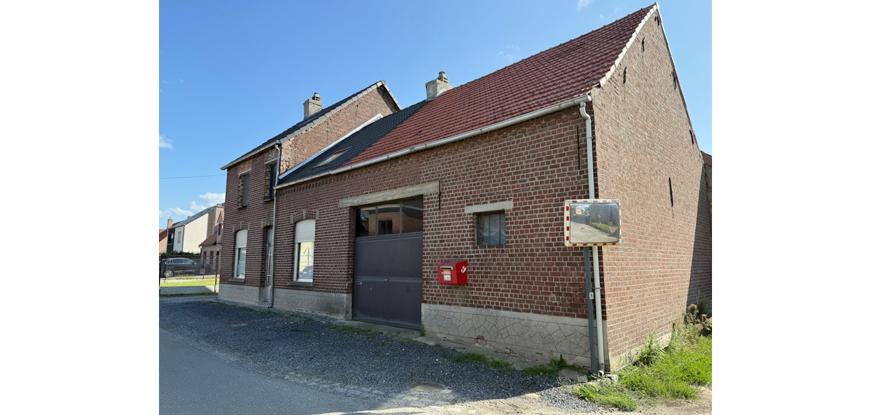 UNIEK TE RENOVEREN LANDHUIS MET ONEINDIGE MOGELIJKHEDEN