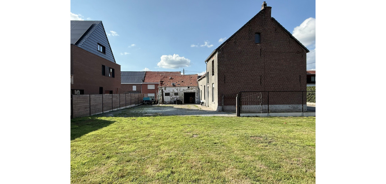 UNIEK TE RENOVEREN LANDHUIS MET ONEINDIGE MOGELIJKHEDEN