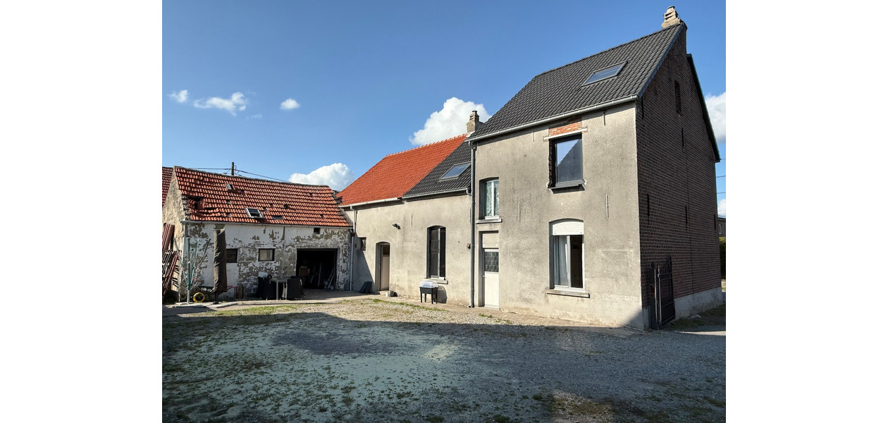 UNIEK TE RENOVEREN LANDHUIS MET ONEINDIGE MOGELIJKHEDEN