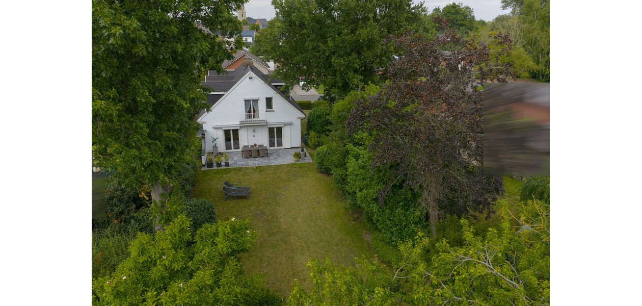 UNIEK GELEGEN VILLA OP CA 9 ARE, 4 SLAAPKAMERS - GARAGE - UITERST RUSTIG GELEGEN