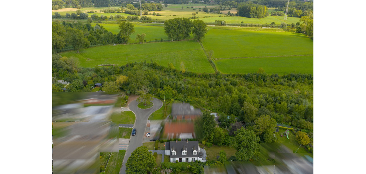 UNIEK GELEGEN VILLA OP CA 9 ARE, 4 SLAAPKAMERS - GARAGE - UITERST RUSTIG GELEGEN