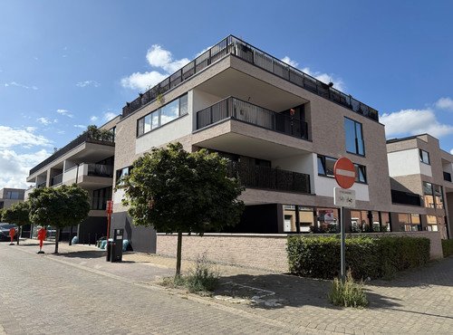 RECENT APP MET 2 SLPKMRS, 2 BADKMRS EN GROOT TERRAS