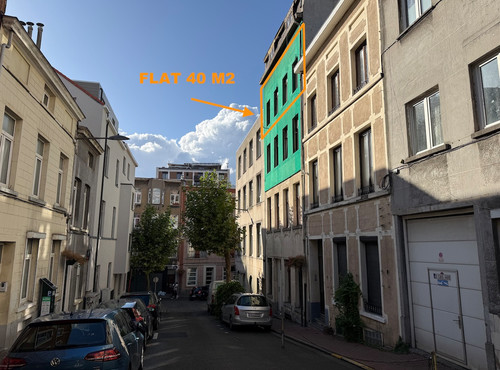 RUIME LICHTRIJKE FLAT IN VOLLE CENTRUM VAN BRUSSEL . INSTAPKLAAR / DIRECT VERHUURBAAR