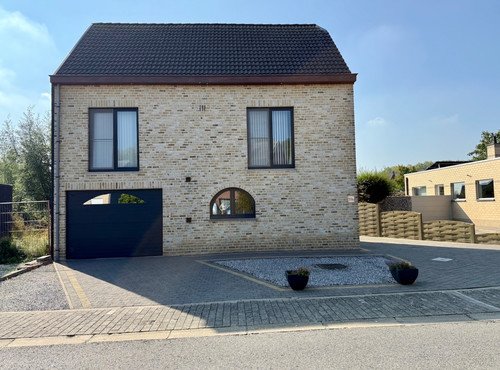 UITERST RUSTIG EN RESIDENTIEEL HOB MET 4 SLAAPKAMERS, GARAGE EN PRACHTIGE TUIN