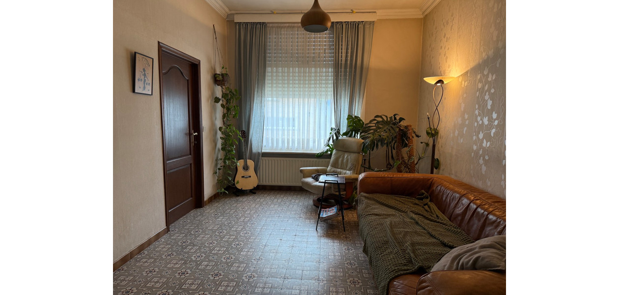 RUIME TE RENOVEREN STIJLVOLLE WONING MET IMMENSE TUIN, GARAGE