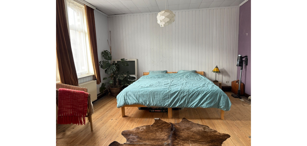 RUIME TE RENOVEREN STIJLVOLLE WONING MET IMMENSE TUIN, GARAGE