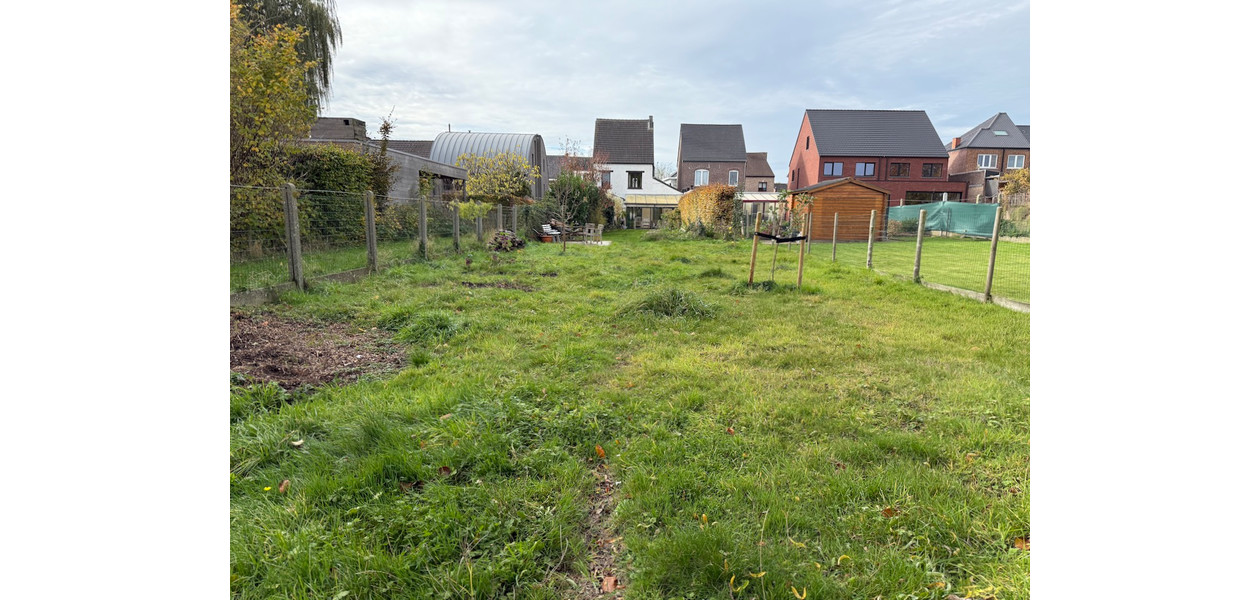 RUIME TE RENOVEREN STIJLVOLLE WONING MET IMMENSE TUIN, GARAGE