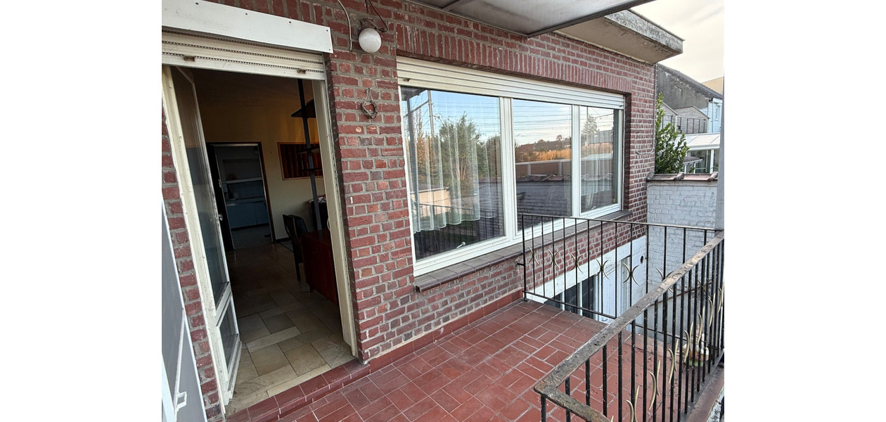 HEEL RUIME GEZINSWONING  IN VOLLE CENTRUM. TUIN & GARAGE