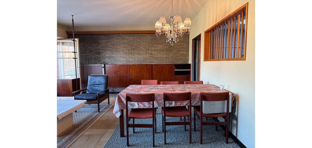 HEEL RUIME GEZINSWONING  IN VOLLE CENTRUM. TUIN & GARAGE