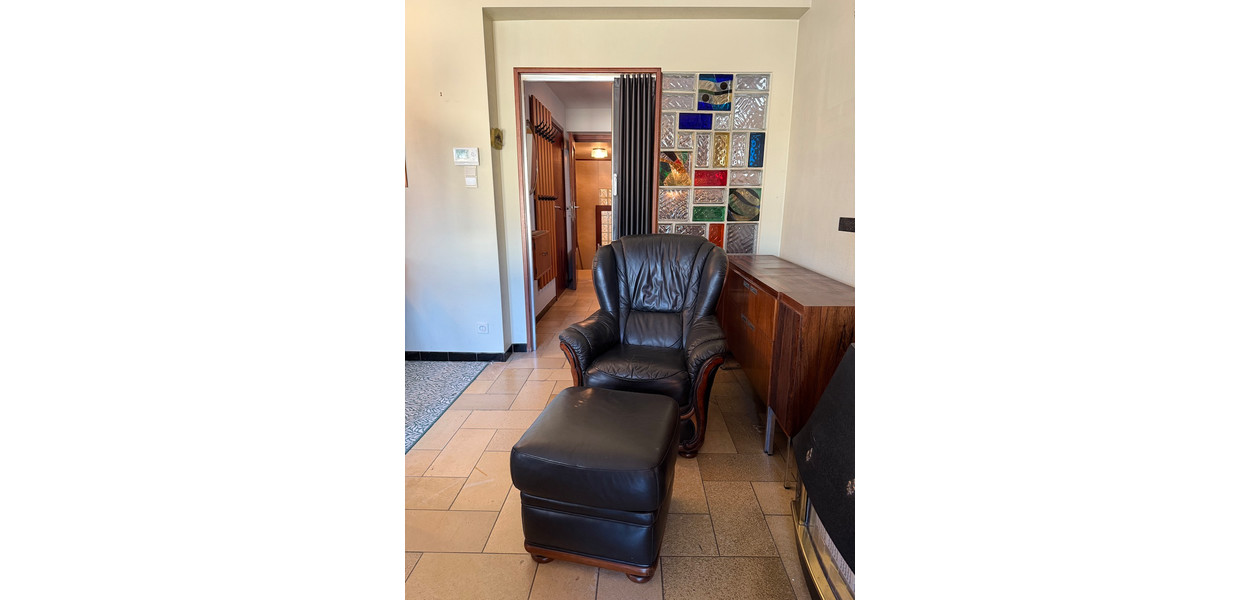 HEEL RUIME GEZINSWONING  IN VOLLE CENTRUM. TUIN & GARAGE