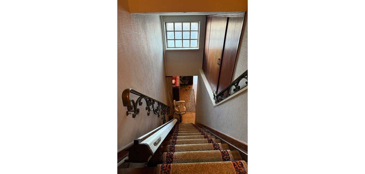 HEEL RUIME GEZINSWONING  IN VOLLE CENTRUM. TUIN & GARAGE