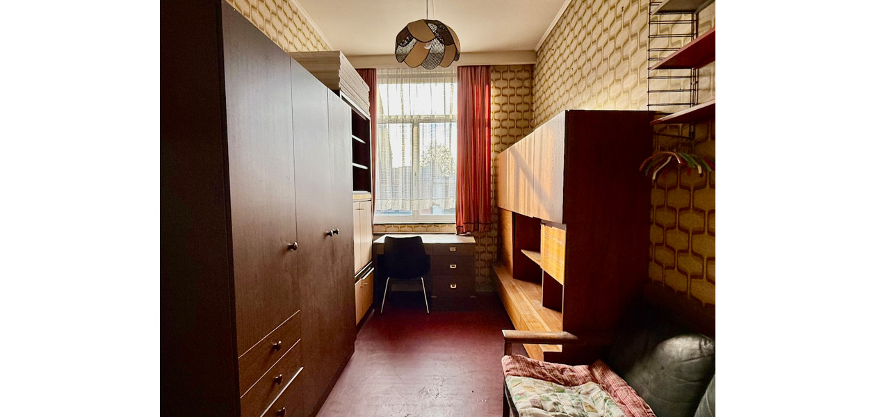 HEEL RUIME GEZINSWONING  IN VOLLE CENTRUM. TUIN & GARAGE