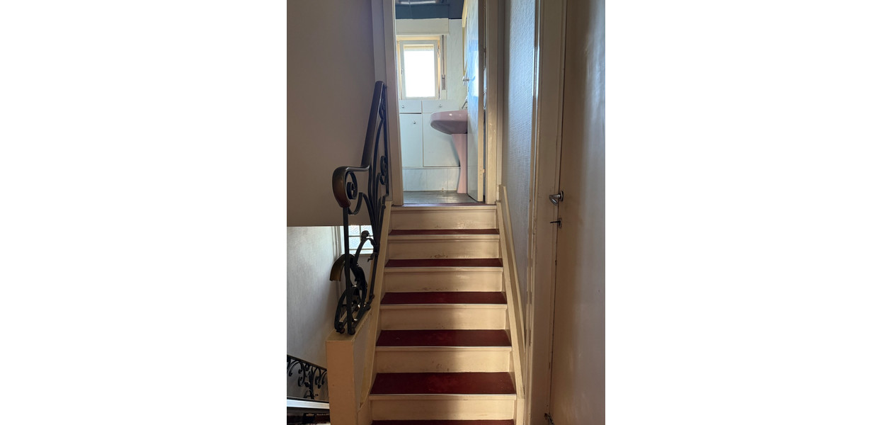 HEEL RUIME GEZINSWONING  IN VOLLE CENTRUM. TUIN & GARAGE