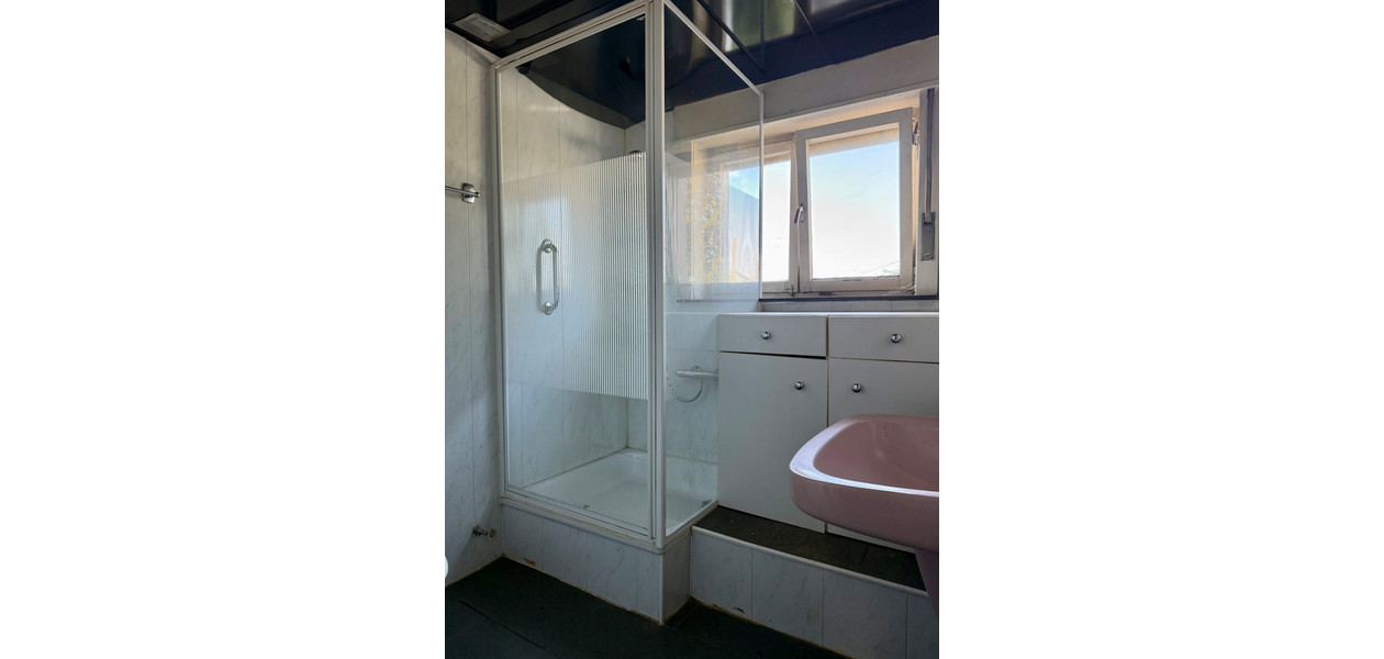 HEEL RUIME GEZINSWONING  IN VOLLE CENTRUM. TUIN & GARAGE