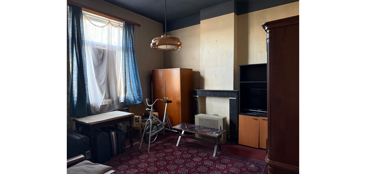 HEEL RUIME GEZINSWONING  IN VOLLE CENTRUM. TUIN & GARAGE