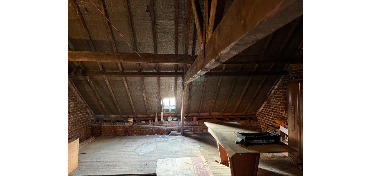 HEEL RUIME GEZINSWONING  IN VOLLE CENTRUM. TUIN & GARAGE