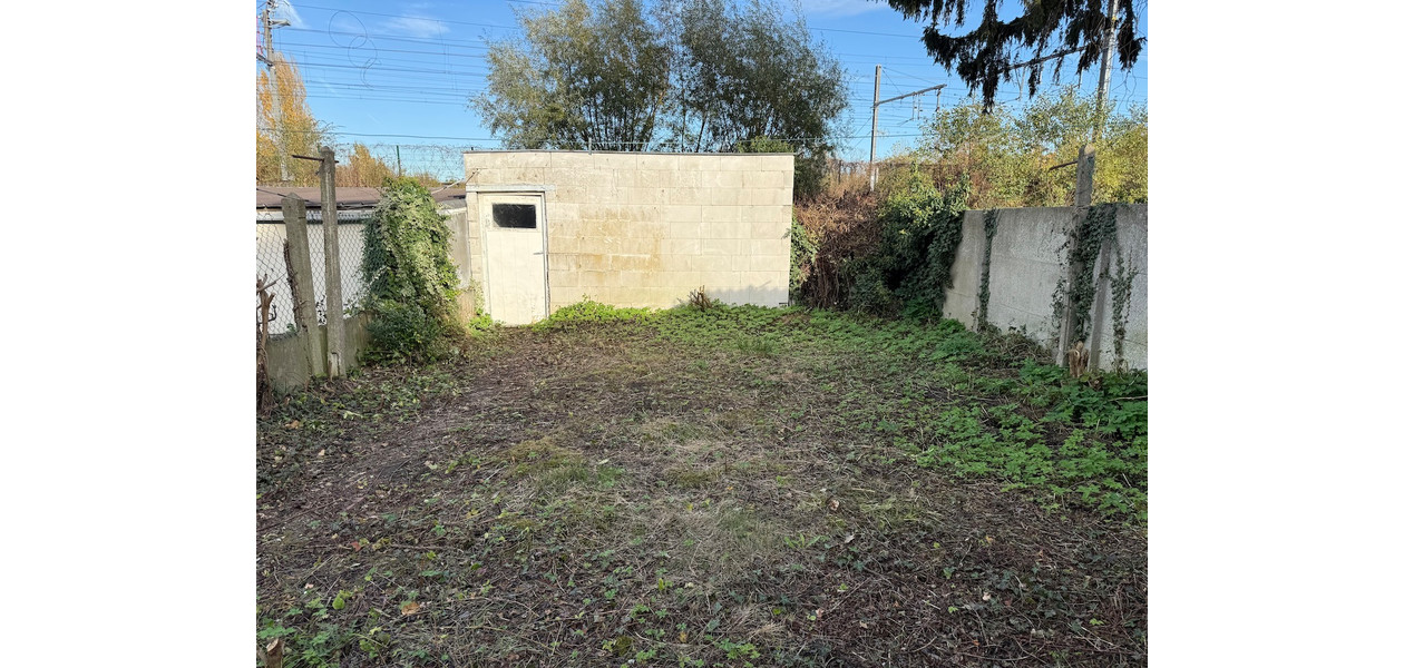 HEEL RUIME GEZINSWONING  IN VOLLE CENTRUM. TUIN & GARAGE