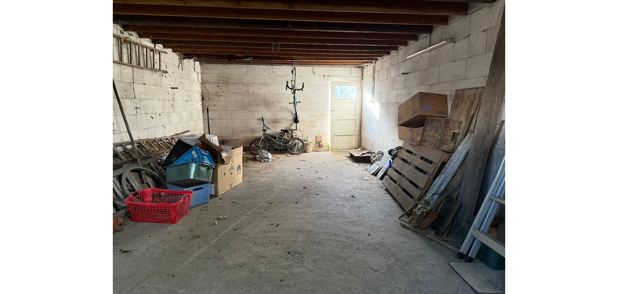 HEEL RUIME GEZINSWONING  IN VOLLE CENTRUM. TUIN & GARAGE