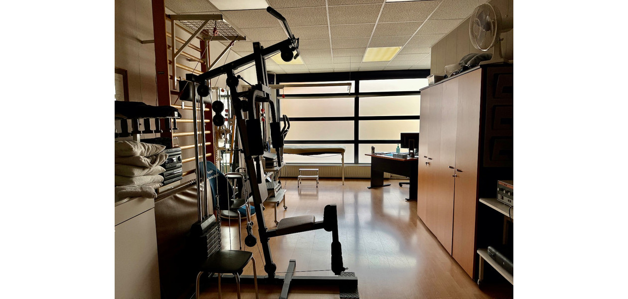 HEEL RUIME GEZINSWONING  IN VOLLE CENTRUM. TUIN & GARAGE