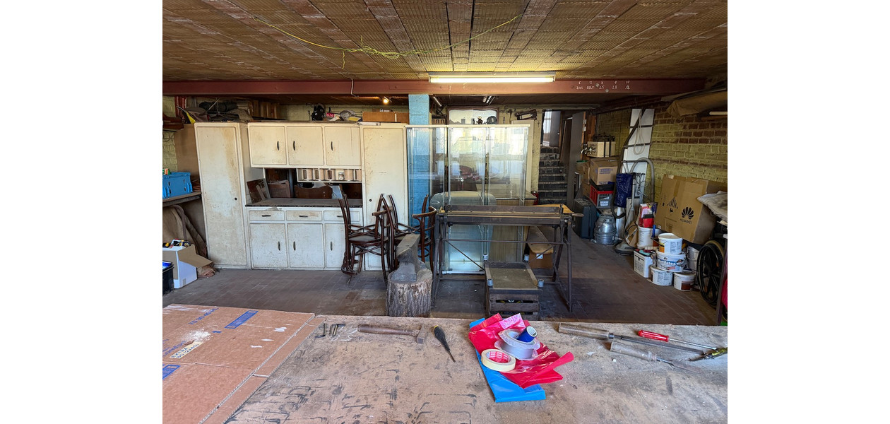 HEEL RUIME GEZINSWONING  IN VOLLE CENTRUM. TUIN & GARAGE