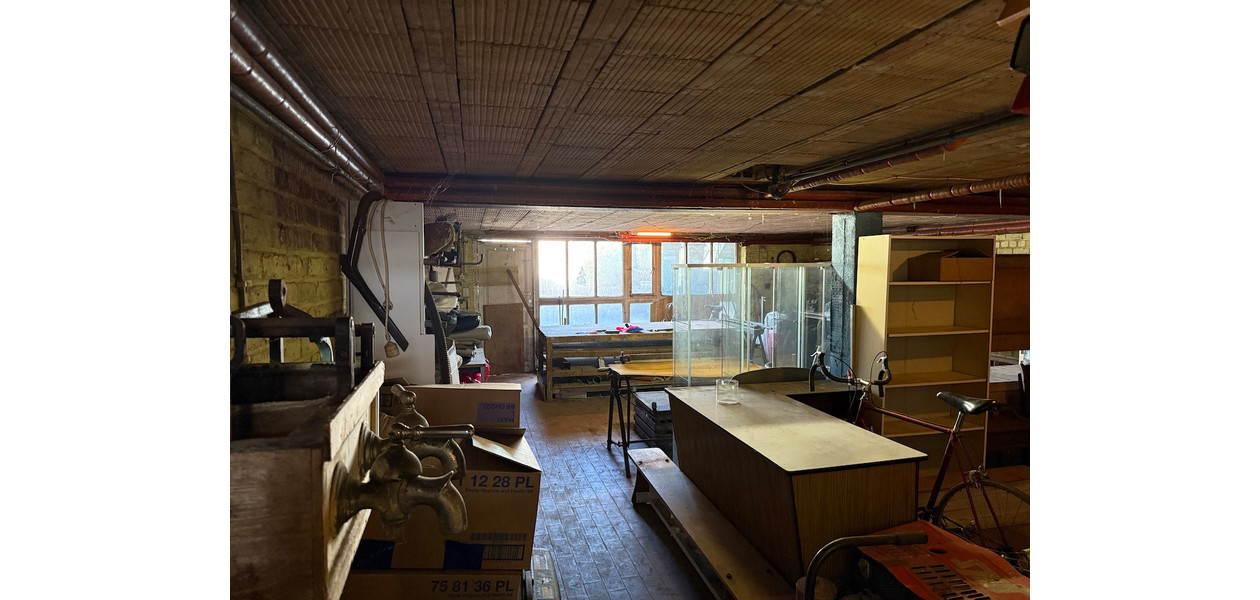 HEEL RUIME GEZINSWONING  IN VOLLE CENTRUM. TUIN & GARAGE