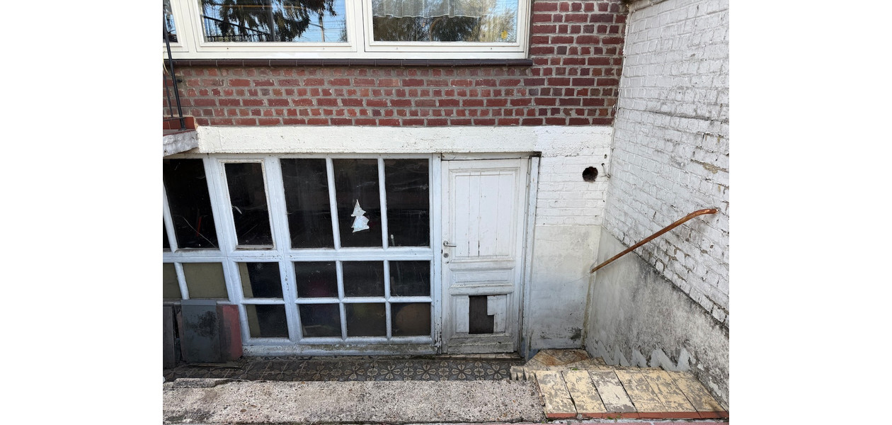 HEEL RUIME GEZINSWONING  IN VOLLE CENTRUM. TUIN & GARAGE