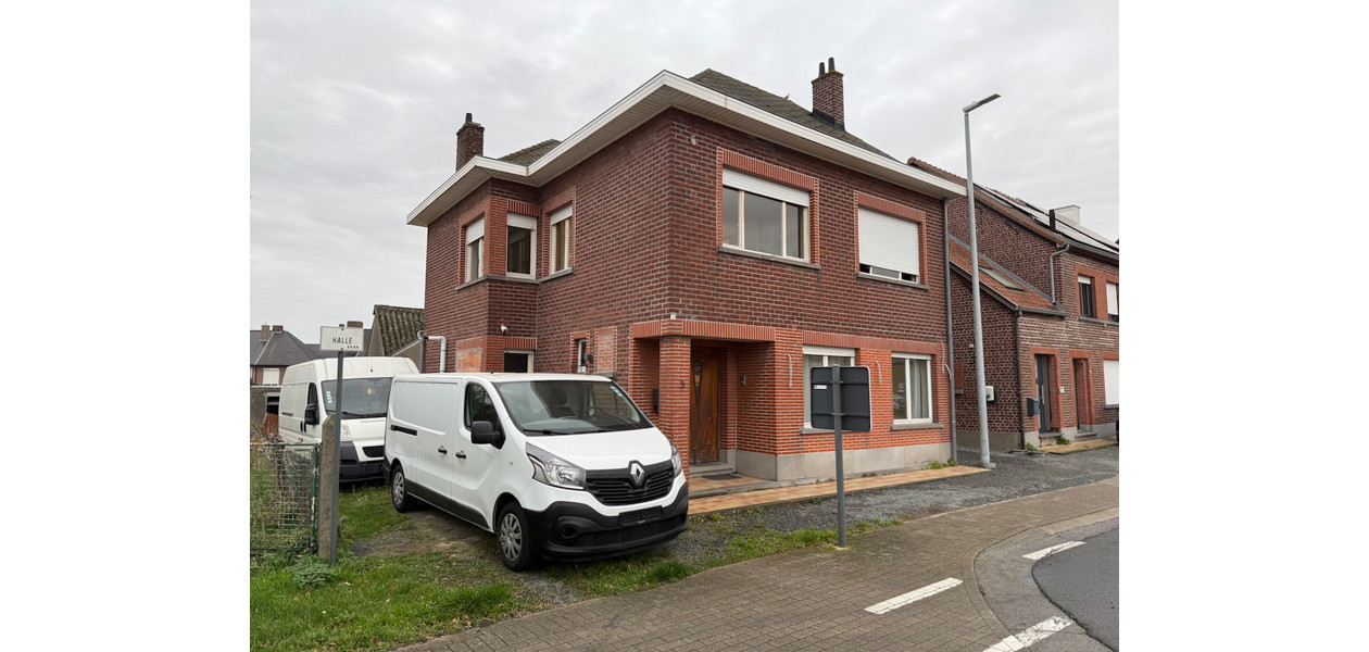 HALF OPEN BEBOUWING OP 530 M2 - 3 SLPKMRS - TUIN - GARAGE