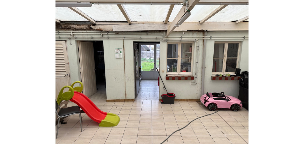 HALF OPEN BEBOUWING OP 530 M2 - 3 SLPKMRS - TUIN - GARAGE