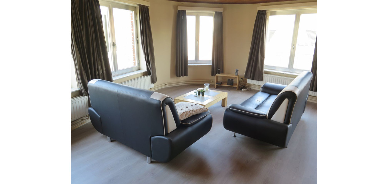 GEZELLIG APPARTEMENT, GROTE LEEFRUIMTE, VEEL LICHTINVAL